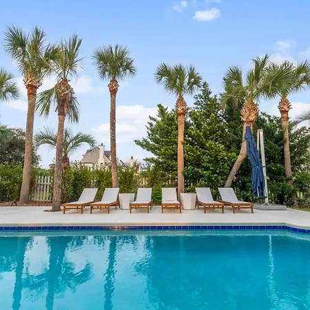 Beach With Private Breach Access, Pool, Gulf Views, And 10 Beds
